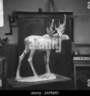 Art Collection Goois Museum Descrizione: Statua bronzea di un moose dello scultore Arie Teuwisse Data: 10 Novembre 1966 luogo: Hilversum, Noord-Holland Parole Chiave: Sculture Nome personale: Teewis Foto Stock