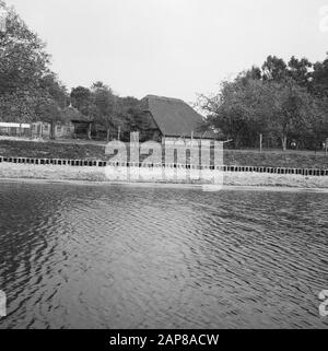 Copertina con draka technafolie Data: Maggio 1963 Località: Ommen Parole Chiave: Copertura, subacquei e giardinaggio, scavo e smorzamento fossati, canali, posa fogne, normalizzazione dei flussi Foto Stock