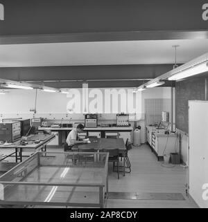 Data analogica: Sede non specificata: Gelderland, Schaarsbergen Parole Chiave: Cottura, elettrolita, laboratori, ricerche Foto Stock