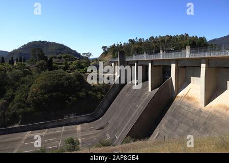 Lago Eildon sfioratore e ponte, Rifacimento terminato 2006, Eildion Alliance progetto. Victoria Australia. Foto Stock