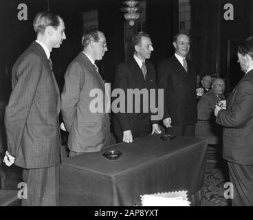 Congresso trasporto passeggeri ad Amsterdam Data: 29 Ottobre 1951 Località: Amsterdam, Noord-Holland Parole Chiave: Conferenze, trasporto passeggeri Foto Stock