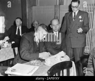 Congresso trasporto passeggeri ad Amsterdam Data: 29 Ottobre 1951 Località: Amsterdam, Noord-Holland Parole Chiave: Conferenze, trasporto passeggeri Foto Stock