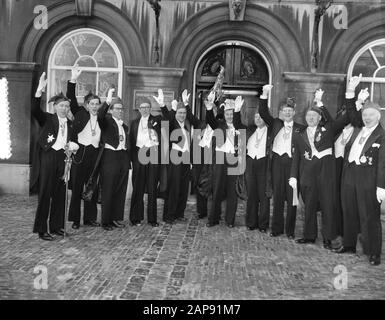 Offerta petizione di Limburgse Carnival Association De Tempelers al Presidente della Casa Data: 18 febbraio 1955 Parole Chiave: Associazioni di Carnevale, offerte, petizioni Nome dell'istituzione: Casa Foto Stock