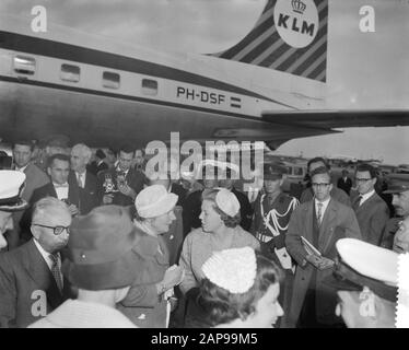 Arrivo Sua Altezza Reale Principessa Beatrix A Schiphol Dall'America, Sinistra Regina Juliana, Destra Principessa Beatrix Data: 22 Settembre 1959 Luogo: Amsterdam, Noord-Holland Parole Chiave: Arrivi, Queens Nome Personale: Beatrix, Principessa, Juliana (Regina Olanda) Foto Stock