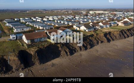 Case sulla costa di Skipsea, East Ridings of Yorkshire, dove i consiglieri sono impostati per discutere l'effetto 'evastating' di erosione che vedrà decine di persone a Skipsea perdere le loro case al mare sulla costa più rapida scomparsa in Nord Ovest Europa. Foto Stock