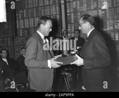 Visita del Principe Bernhard ad Andre van Spaandonck e Figli. Principe Bernhard durante il tour Data: 28 marzo 1961 Parole Chiave: Visite, tour Nome personale: Andre van Spaandonck, Bernhard, Prince Foto Stock