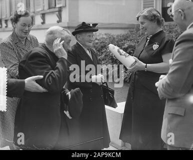 Visita antichi di giorni Soestdijk Data: 22 giugno 1955 Parole Chiave: Visite, anziani Nome dell'istituzione: Palace Soestdijk Foto Stock