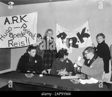 La discriminazione razziale Klub ha inviato due membri in America per presentare una petizione al Segretario Generale dell'ONU, durante la Data: 14 dicembre 1964 Località: America Parole Chiave : membri, conferenze stampa, petizioni Foto Stock