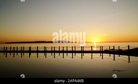 Tramonto visto dal Lago Marino, sul lungomare di Weston-super-Mare Foto Stock