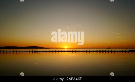 Tramonto visto dal Lago Marino, sul lungomare di Weston-super-Mare Foto Stock