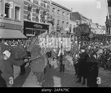 Carnevale Oeteldonk Den Bosch En Bergen Op Zoom Data: 12 Febbraio 1956 Località: Bergen Op Zoom, Den Bosch Parole Chiave: Carnevale Nome Personale: Oeteldonk Foto Stock