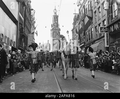 Arrival Sint Nicholas In Amsterdam Data: 19 Novembre 1955 Località: Amsterdam, Noord-Holland Parole Chiave: Arrivo Nome Personale: Sinterklaas Foto Stock