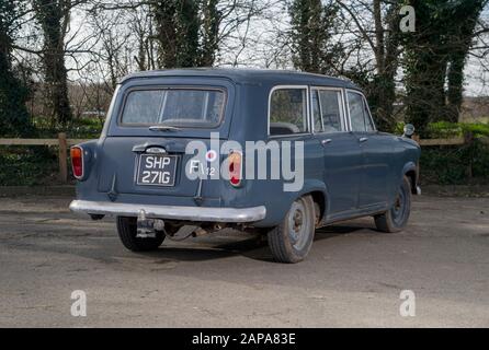 RAF liveried 1960 Standard Ensign estate classica British station wagon car Foto Stock