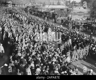 Arrival Sint Nicholas In Amsterdam Data: 19 Novembre 1955 Località: Amsterdam, Noord-Holland Parole Chiave: Arrivo Nome Personale: Sinterklaas Foto Stock