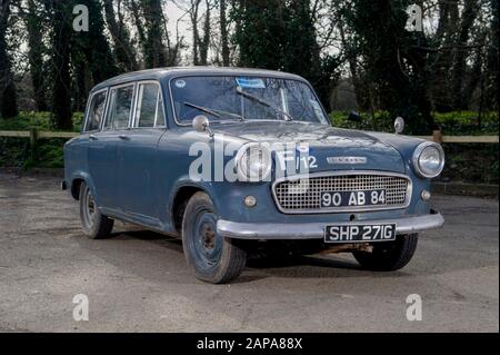 RAF liveried 1960 Standard Ensign estate classica British station wagon car Foto Stock