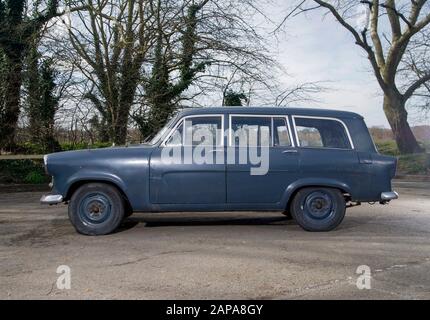 RAF liveried 1960 Standard Ensign estate classica British station wagon car Foto Stock