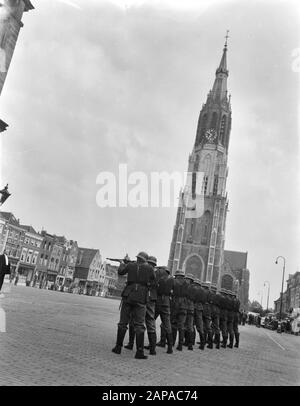 Delft. Registrazioni per il film Tradito (titolo di lavoro: Il vero e il coraggioso, con Clark Gable, Lana Turner e Victor matura). Esecuzione dei combattenti della resistenza Data: 6 ottobre 1953 luogo: Delft, Zuid-Holland Parole Chiave: Esecuzioni, film, registrazioni Foto Stock