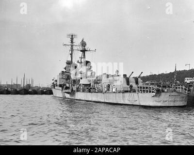 L'incrociatore americano 'Fresno' e il cacciatore 'Bordelon' visitano il porto di Rotterdam. Sindaco Oud van Rotterdam visita le navi Annotazione: Luogo: Giudice Maaseone Data: 19 settembre 1947 Località: Rotterdam, Olanda del Sud Parole Chiave: Porti, incrociatori, marina, navi militari, navi Nome personale: Oud, Pieter Foto Stock