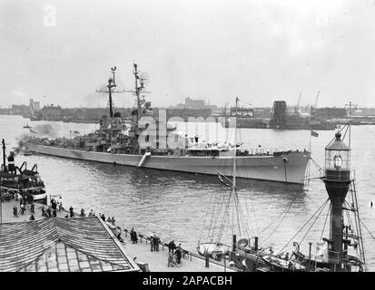L'incrociatore americano 'Fresno' e il cacciatore 'Bordelon' visitano il porto di Rotterdam. Sindaco Oud van Rotterdam visita le navi Annotazione: Luogo: Giudice Maaseone Data: 19 settembre 1947 Località: Rotterdam, Olanda del Sud Parole Chiave: Porti, cacciatori, incrociatori, marina, navi militari, navi Nome personale: Oud, Pieter Foto Stock