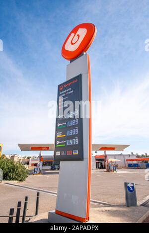 Distributore di benzina Galp energia a Camposol in Region de Murcia, Costa Calida, Spagna. Logo, marchio con prezzi del carburante Foto Stock