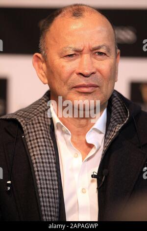 Londra, Regno Unito. 22nd Gen 2020. Il capo allenatore dell'Inghilterra Eddie Jones parla ai media durante il giorno del lancio del campionato Guiness Six Nations. Lancio del torneo Guinness Six Nations Championship 2020 presso Tobacco Dock a Tobacco Quay, Londra, mercoledì 22nd gennaio 2020. Questa immagine può essere utilizzata solo per scopi editoriali. Solo uso editoriale, foto di Steffan Bowen/ credito: Andrew Orchard sport fotografia / Alamy Live News Foto Stock