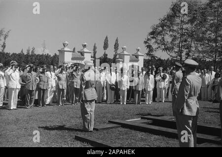 Interramento Generale Rail Descrizione: Ferrovia Generale Sepoltura [On Honorary Field Menteng Pero] Data: 28 Maggio 1949 Luogo: Batavia, Indonesia, Jakarta, Indie Orientali Olandesi Foto Stock