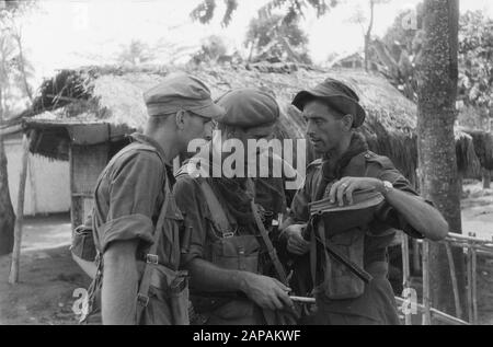 Advance to Blitar Descrizione: Occupazione di Blitar: Dopo Kepadjen e Wlingi, le truppe olandesi si trasferirono a Blitar. Data: 22 Dicembre 1948 Luogo: Indonesia, Java, Indie Orientali Olandesi Foto Stock
