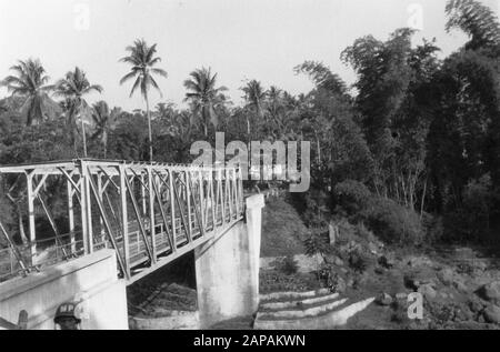 Advance to Blitar Descrizione: Occupazione di Blitar: Dopo Kepadjen e Wlingi, le truppe olandesi si trasferirono a Blitar. Baileybrug Data: 22 Dicembre 1948 Località: Indonesia, Java, Indie Orientali Olandesi Foto Stock