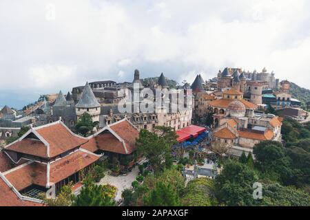Bana Hills villaggio francese, la famosa destinazione turistica di da Nang, Vietnam Foto Stock
