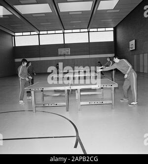 Squadra bulgara a Kamen per la Coppa del mondo 74; giocatori bulgari tavolo da tennis Data: 13 giugno 1974 Parole Chiave: Sport, ping pong, calciatori Foto Stock