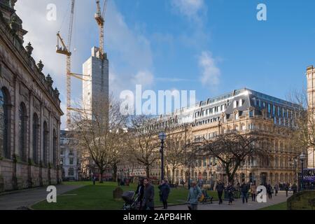 St Phillips Cathedral e Colmore Row nel centro di Birmingham, Regno Unito Foto Stock