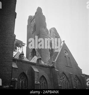 Vernielingen: Roermond Descrizione: La Distrutta Cattedrale Di San Cristoforo Di Roermond. I tedeschi hanno fatto esplodere la torre un giorno prima della liberazione. Data: Marzo 1945 Luogo: Limburg, Roermond Parole Chiave: Seconda Guerra Mondiale, Vernielingenkerken Foto Stock