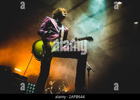 Estragon, BOLOGNA, ITALIA - 2016/01/22: DaN Hawkins della band inglese The Darkness si esibiscono dal vivo presso il club Estragon di Bologna per il tour "Blast Of Our Kind" 2016. Foto Stock