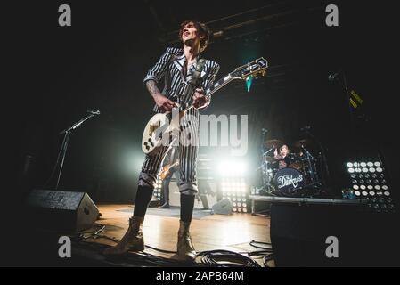 Alcatraz, MILANO, ITALIA - 2016/01/24: Justin Hawkins della band inglese The Darkness si esibir dal vivo presso il club di Alcatraz a Milano per il tour "Blast Of Our Kind" 2016. Foto Stock