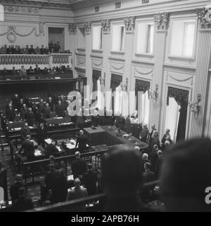 Governo: Casa Descrizione: Binnenhof A L'Aia. Seconda Sezione. Panoramica del tribunale, membri e visitatori sono Data: 25 settembre 1945 luogo: Binnenhof, l'Aia, Zuid-Holland Parole Chiave: Governo Foto Stock