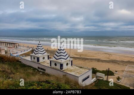 Matalascanas spiaggia resort di sviluppo turistico, in inverno, Huelva, Spagna Foto Stock