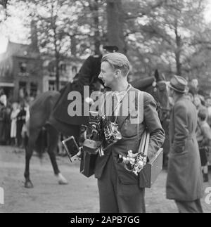 Fotografo Charles Breyer durante la visita di Eisenhower a Palace Lange Voorhout, l'Aia (Paesi Bassi), 6 ottobre 1945; Foto Stock