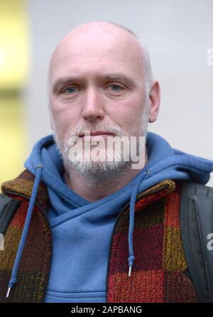 Il chirurgo dell'albero Benjamin Atkinson, 43, lasciando il Westminster Magistrates' Court a Londra dove ha negato il degassamento su un sito protetto dopo essere stato accusato di scalare la Elizabeth Tower. Foto Stock