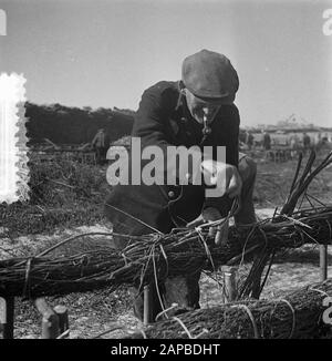 Lo Schelphoek Su Schouwen. Film Making zinco pieces Data: 9 luglio 1953 luogo: Schouwen-Duiveland, Zeeland Parole Chiave: ZINKPIECS Foto Stock