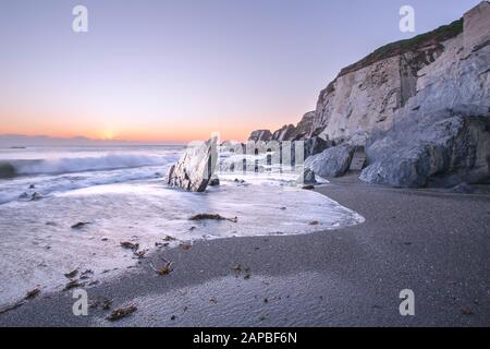 Tramonto dusky ad Ayrmer Cove Devon Regno Unito Foto Stock