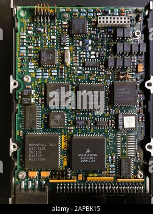 Circuito stampato da un disco rigido del 1992 circa visto il giovedì 9 gennaio 2020. (© Richard B. Levine) Foto Stock