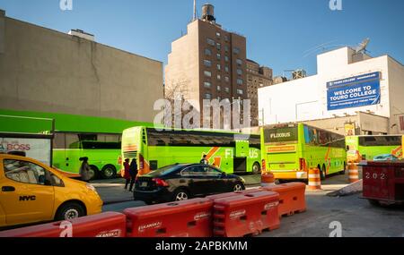 Un terminal FlixBus a Midtown Manhattan a New York martedì 21 gennaio 2020. FlixBus è di proprietà della tedesca FlixMobility GmbH ed è entrato nel mercato statunitense nel 2018 e ha iniziato a fornire il servizio della costa orientale nel 2019. (© Richard B. Levine) Foto Stock