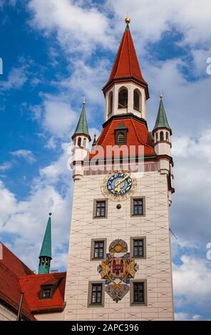 Torre Dell'Orologio Del Vecchio Municipio (Altes Rathaus), Marienplatz, Monaco, Baviera, Germania Foto Stock