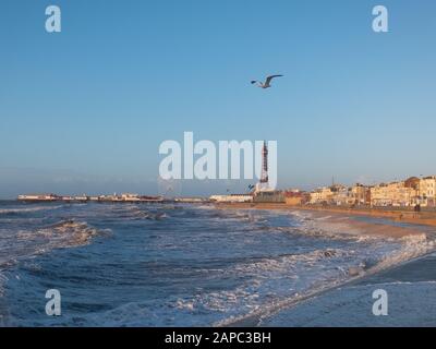 Forti venti e alta marea a Blackpool Foto Stock