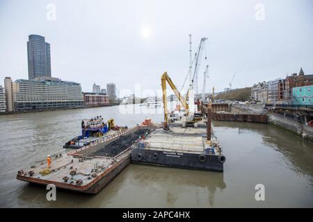 Londra, Thames Tideway Super Fogna. Cantiere per la stazione Combinata Di Overflow Fognario (CSO) sul Tamigi a Blackfriars Foto Stock