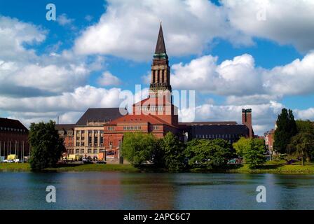 Germania, lago chiamato Little Kiel con municipio e opera edificio Foto Stock