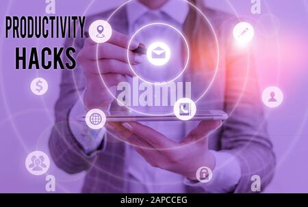 La scrittura della nota mostra la produttività Hacks. Il concetto di business per i trucchi che puoi fare molto di più per lo stesso ammontare di tempo Foto Stock