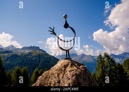 Saint-Luc, Vallese, Svizzera - 8 agosto 2018: Percorso dei pianeti a piedi - in rappresentanza del pianeta Mercurio Foto Stock