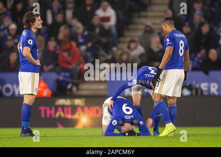 Leicester, Regno Unito. 22nd Gen 2020. Jamie Vardy di Leicester City si abbassa ferito durante la partita della Premier League tra Leicester City e West Ham United al King Power Stadium il 22nd gennaio 2020 a Leicester, Inghilterra. (Foto di Daniel Chesterton/phcimages.com) Credit: PHC Images/Alamy Live News Foto Stock