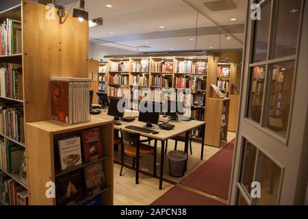 La casa del pasto in Grythyttan Närke.Part della Örebro University con istruzione in ristorante cibo e bevande.L'edificio è stato spostato dal Sevilla World´s fiera 1992, dove era svedese Pavillion.The biblioteca è uno dei più grandi in Scandinavia Foto Stock